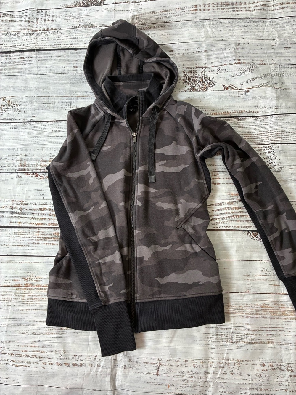 Athleta Triumph Full Zip Jacket Women’s Small Black Gray Camo Fleece Lined Hood